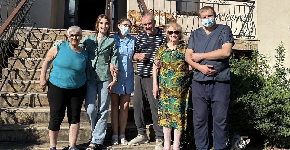 Догляд за людиною похилого віку та пансіонат для літніх людей
